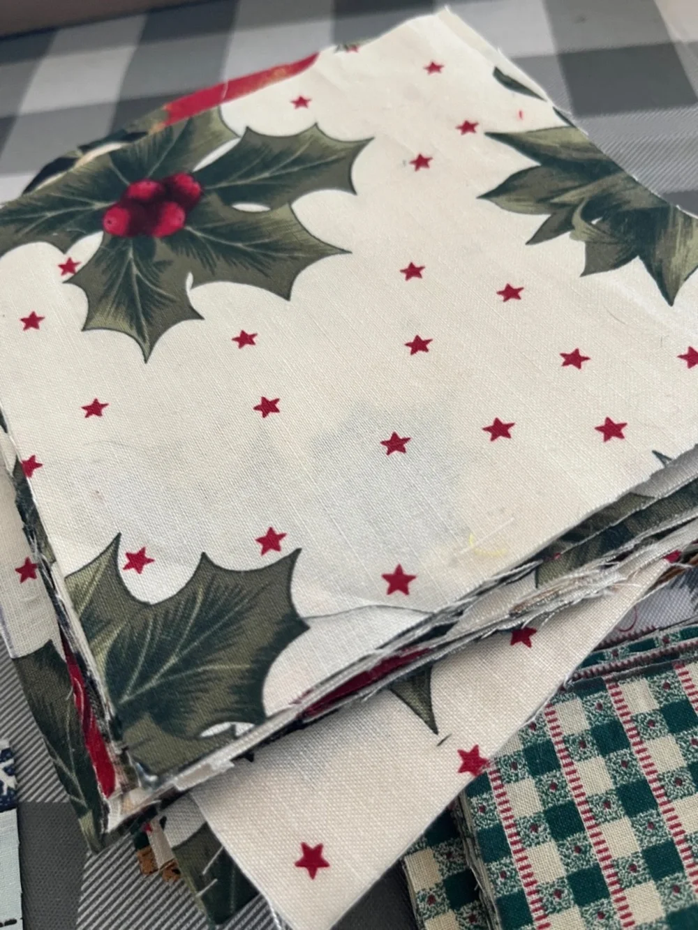 Christmas cotton quilt Fabric Fat Quarters Bundle - Red & Green Holiday